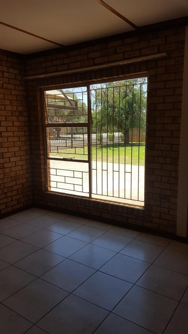 To Let 2 Bedroom Property for Rent in Langenhovenpark Free State